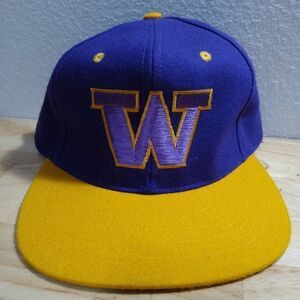 Deadstock Vintage Washington Huskies Snap Back Hat